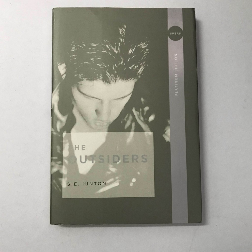 S.E. Hinton, The Outsiders | Shopee Malaysia
