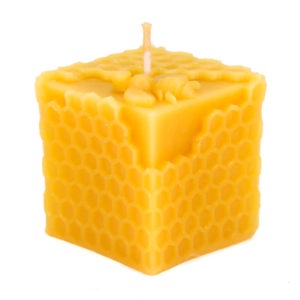 Honey Land Beeswax Honeycomb & Bee Cube Candle (140g)