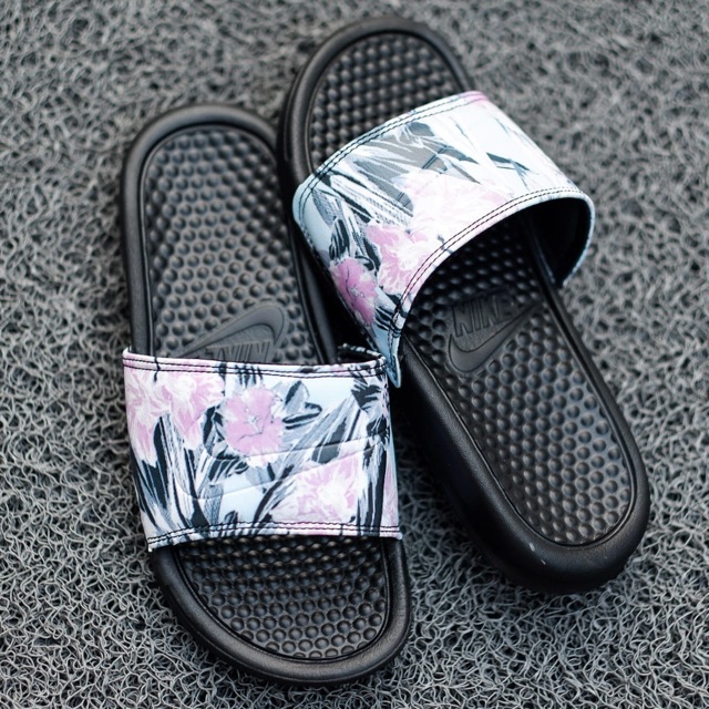 nike flower sandals