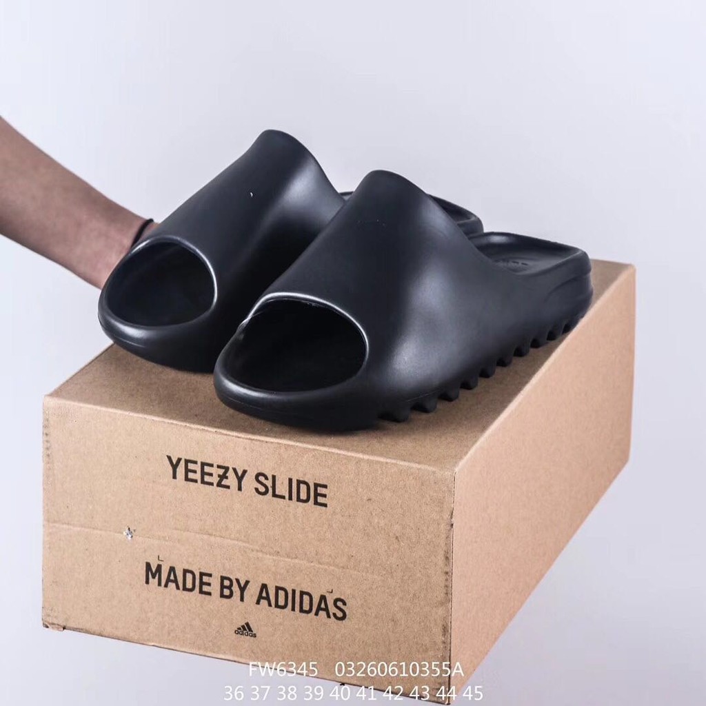 yeezy slides black