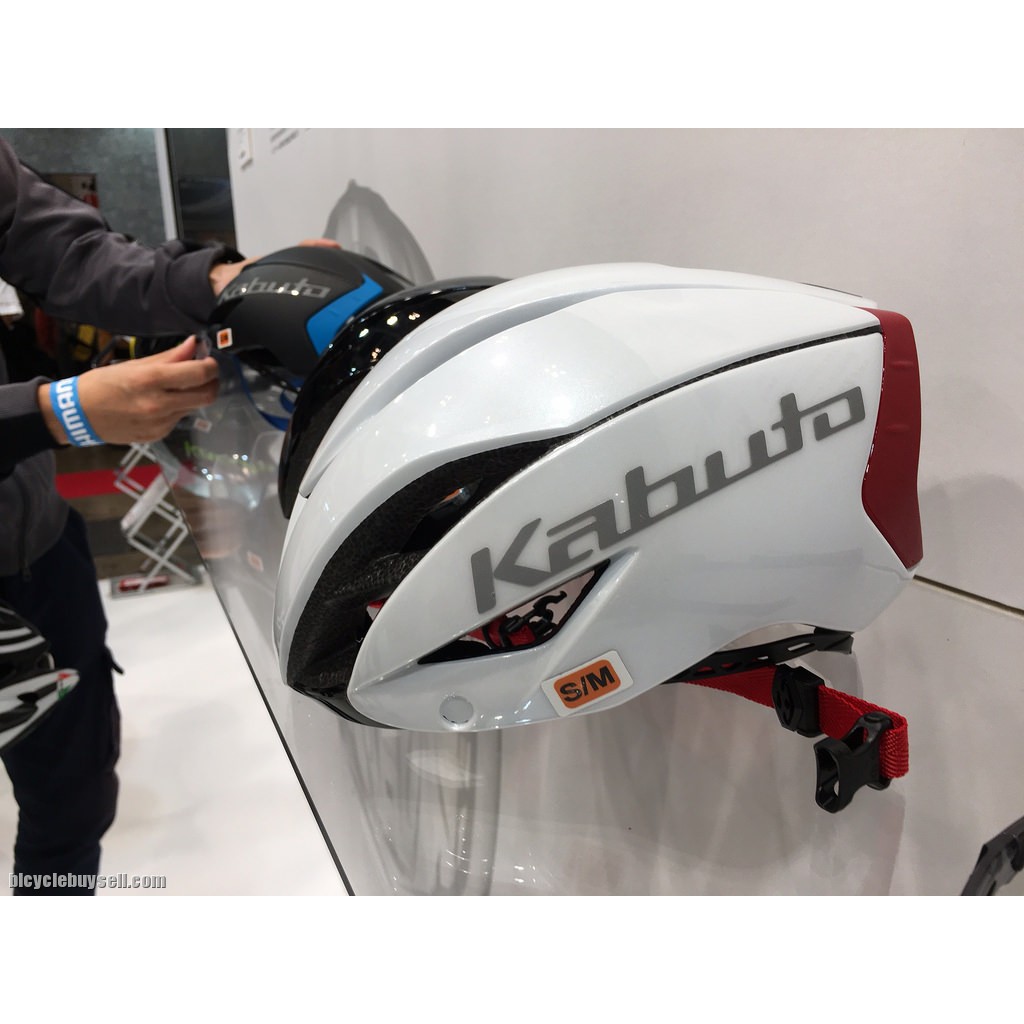 kabuto aero r1