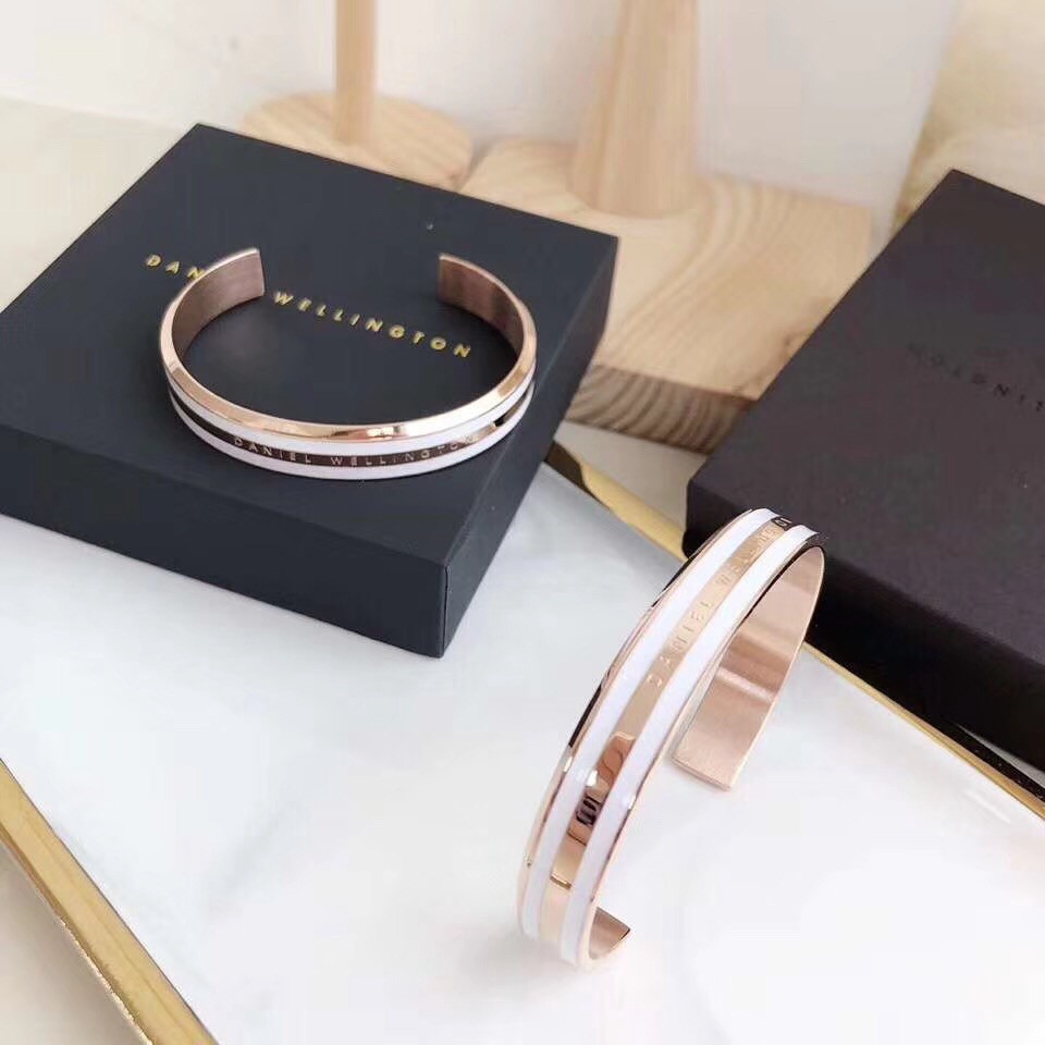 daniel wellington bangle