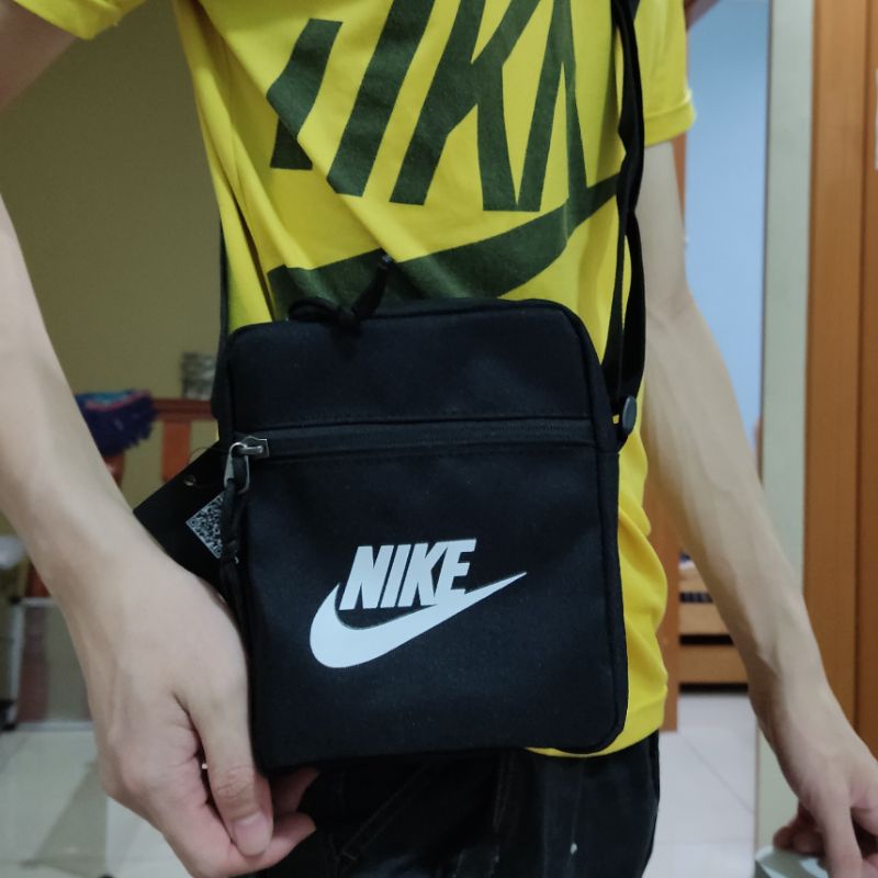 nike messenger bag mens