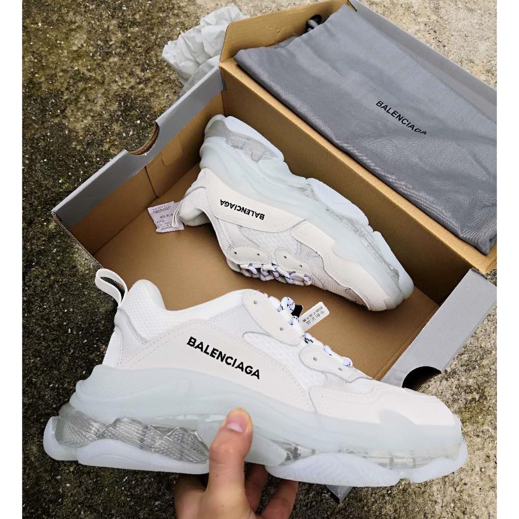 Balenciaga Baskets a semelles transparentes grises Triple S