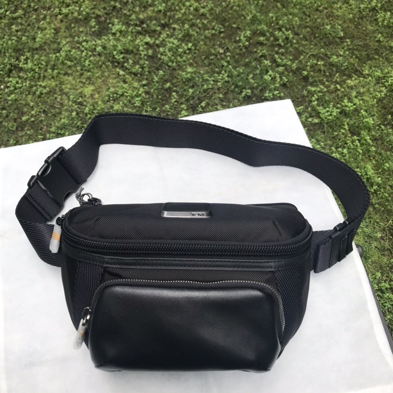 tumi fanny pack