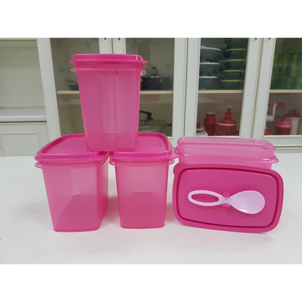 Tupperware shelf saver with Spoon