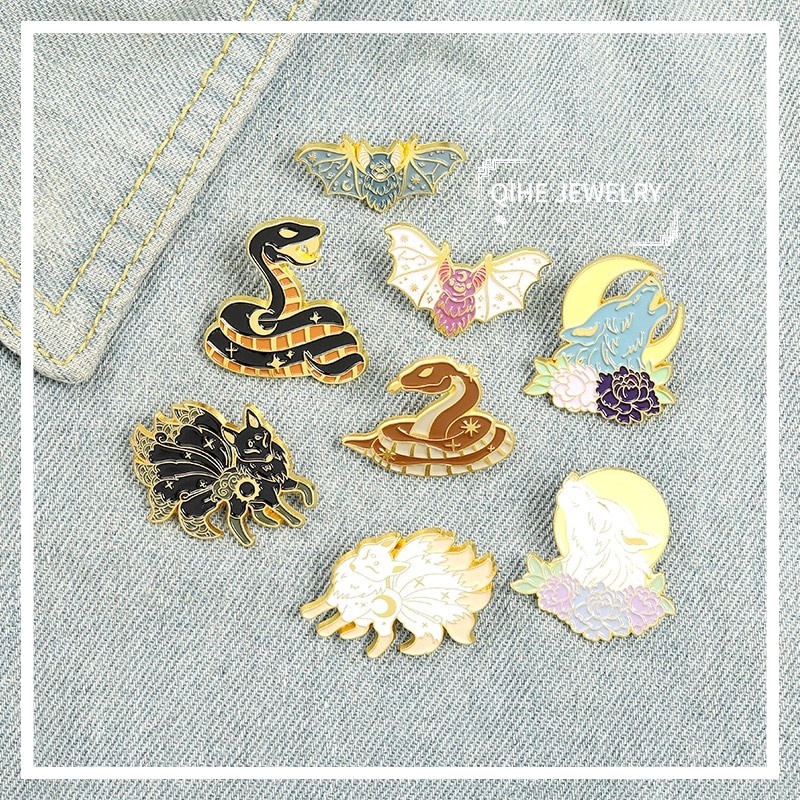 Starry Animals Enamel Pin Custom Fox Bat Wolf Snake Brooches Bag Lapel Pin Black White Sun Moon Day Night Badge Jewelry Gift