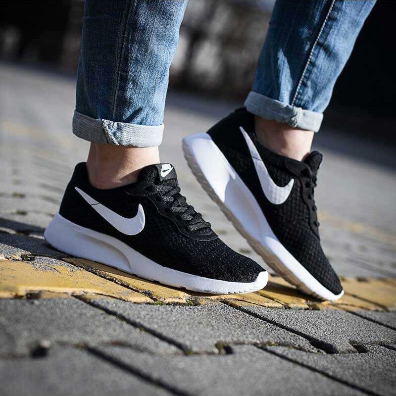 nike tanjun black white