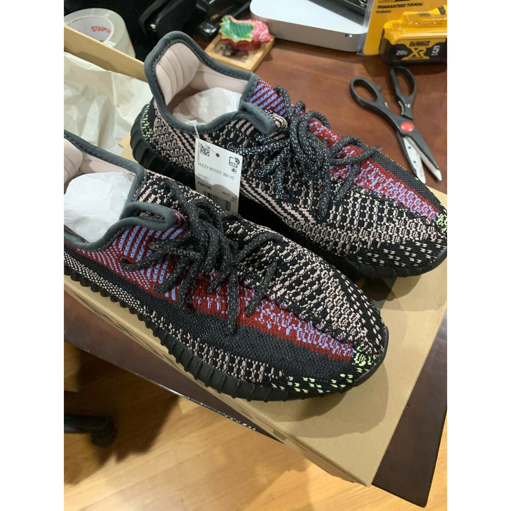dubizzle Dubai Men Yeezy 350 V2 Yecheil NO 8 5US; 42