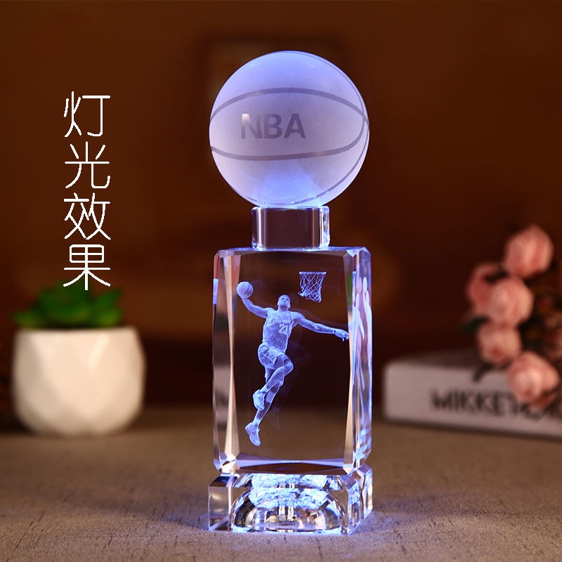 【Gift！】发光NBA科比手办纪念品生日礼物创意情人水晶篮球送给男朋友兄弟Luminous NBA Kobe Figure Souvenir Birthday Gift Creative Lover Crystal Basketball For Boyfriend Brothers