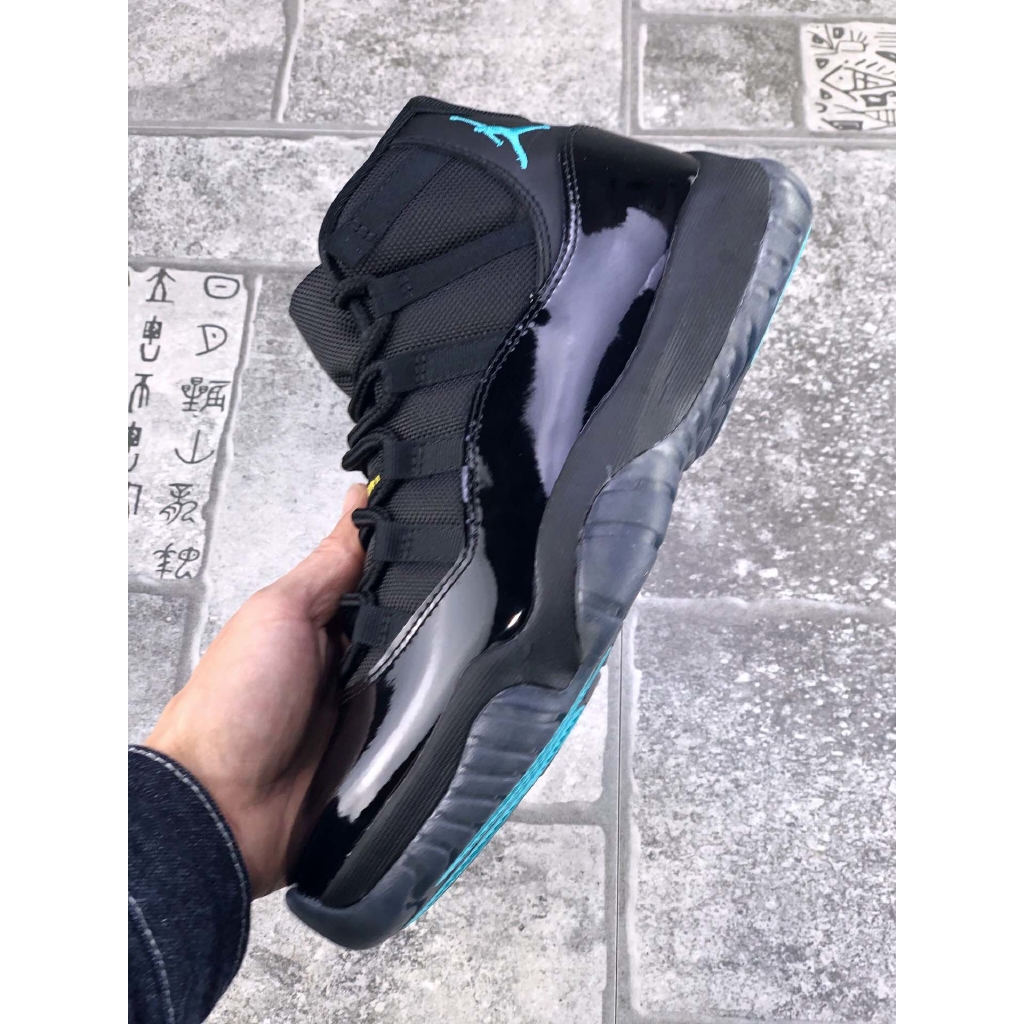 stockx jordan 11 cap and gown