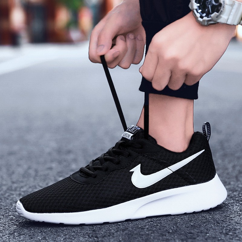 nike roshe run black sneakers