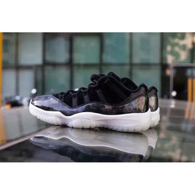 womens black jordan 11