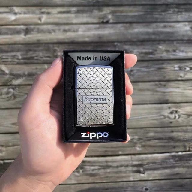 大好評です19SS Supreme Diamond Plate Zippo