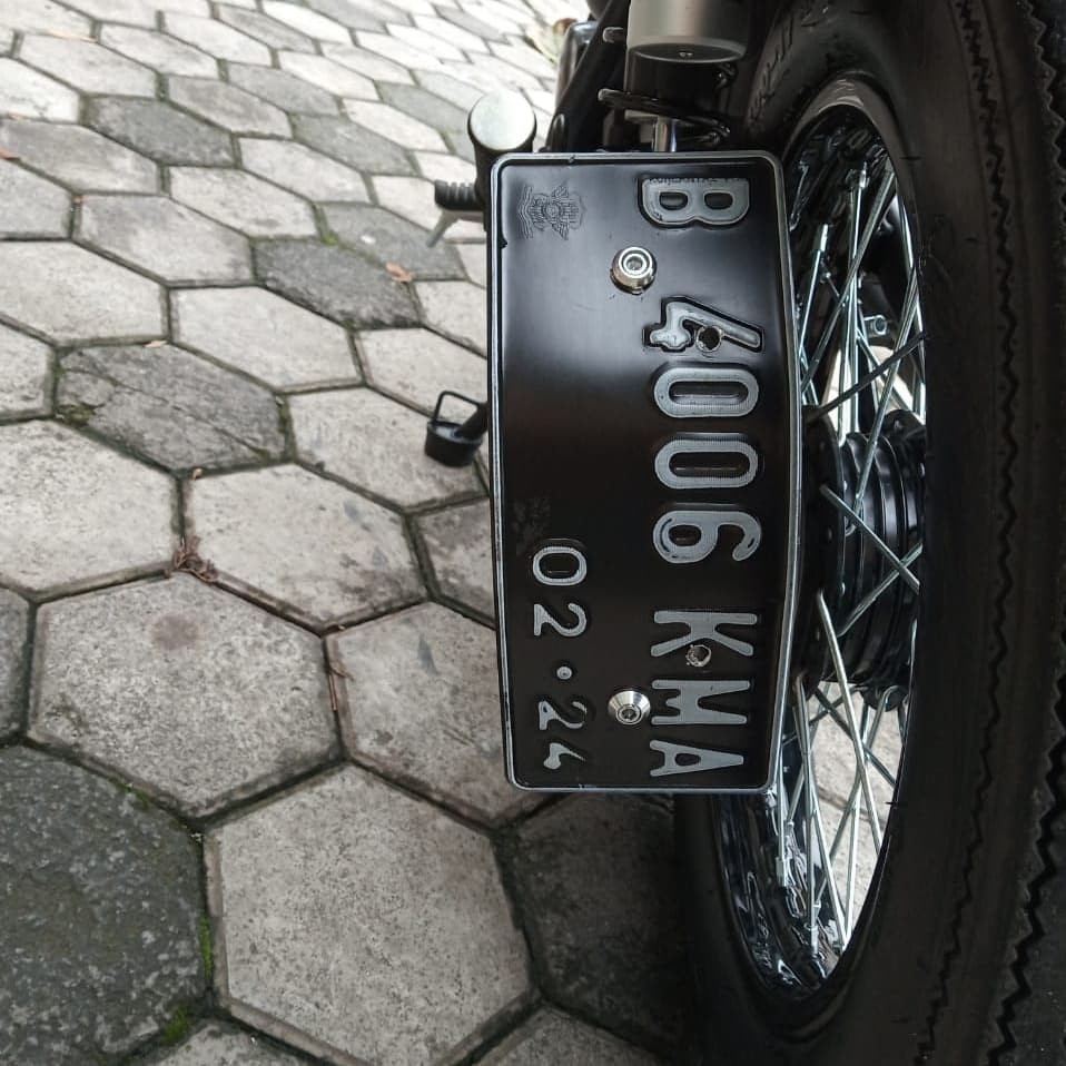 Kawasaki W175 Rear Side Number Plate Holder Shopee Malaysia