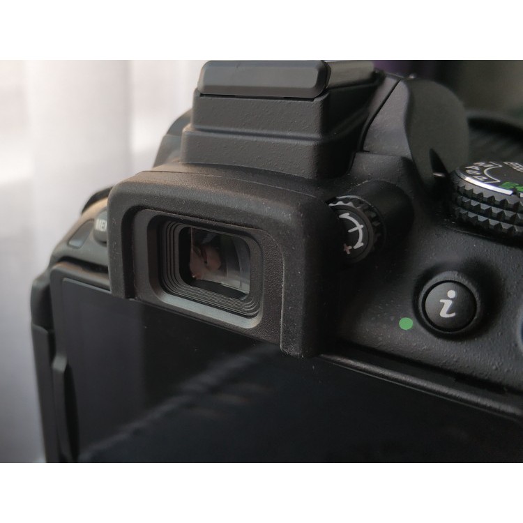 52mm Compatible Lens Hood For Nikon D5100 D3100 D5000 D3000 D3200 D5200 D5300 D3300 D5500 FM10