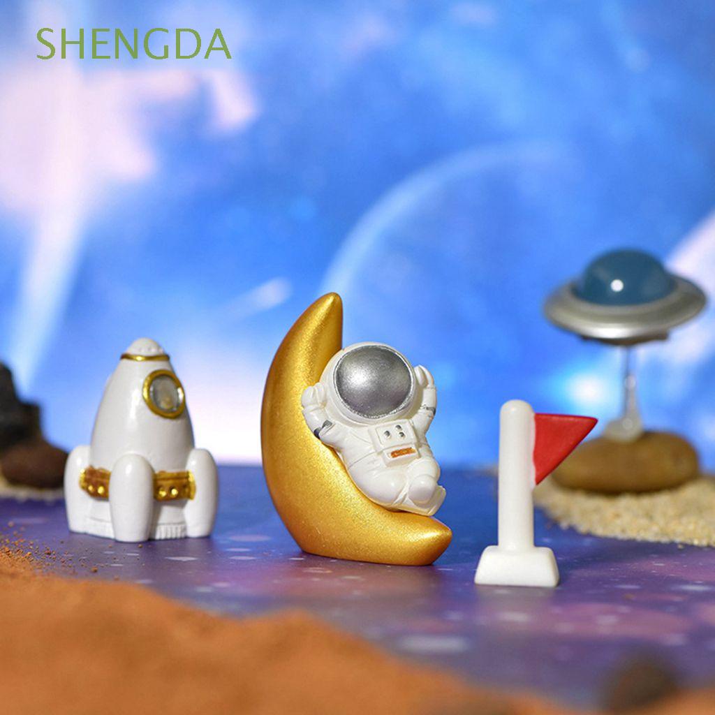 SHENGDA 1 pcs Desktop Decoration Mini Astronaut Figurines Astronaut Model Space Theme Ornament Bonsai Decor Resin Crystal Ball Accessories Cartoon Crafts Micro Miniatures