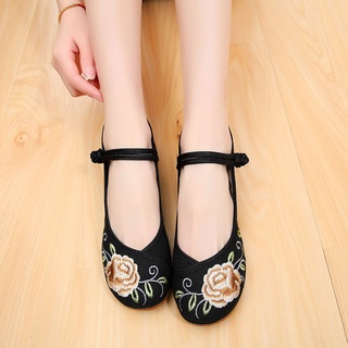 Old Beijing Cloth Shoes National Style Embroidered Shoes Square Dance Shoes Slip 