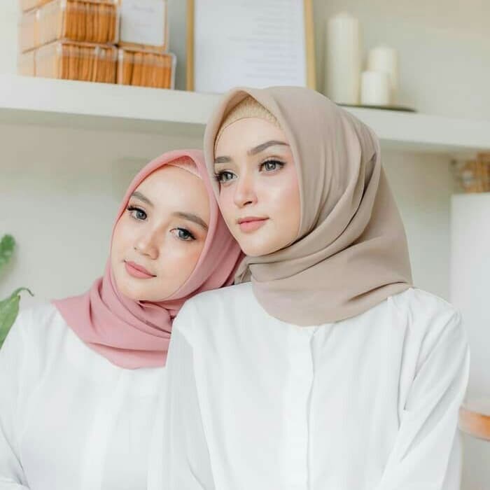 HOLES BELLA  SQUARE  HIJAB  WAS FOUR OTHERS DAILY PREMIUM 