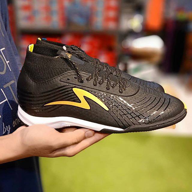 specs futsal shoes
