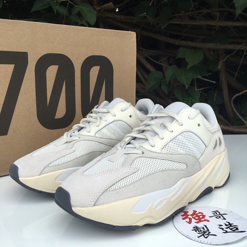 yeezy 700 cream