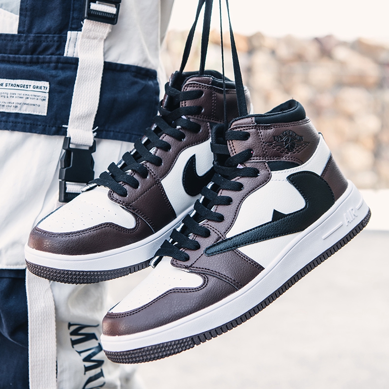 aj1 travis scott on feet