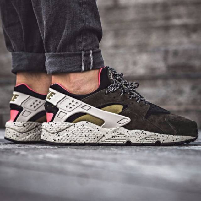 nike huarache desert moss