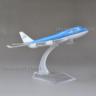 toy 747 airplanes