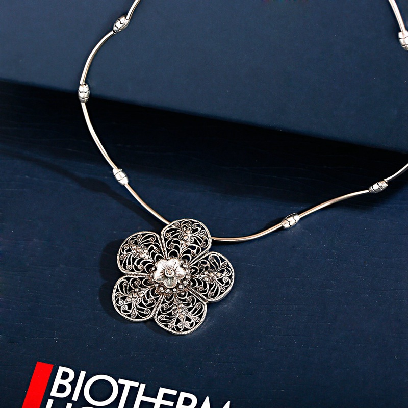 Summer Vintage Silver Color Flower Tibetan Jewelry Necklaces Boho Pendants Collares Womens Necklaces