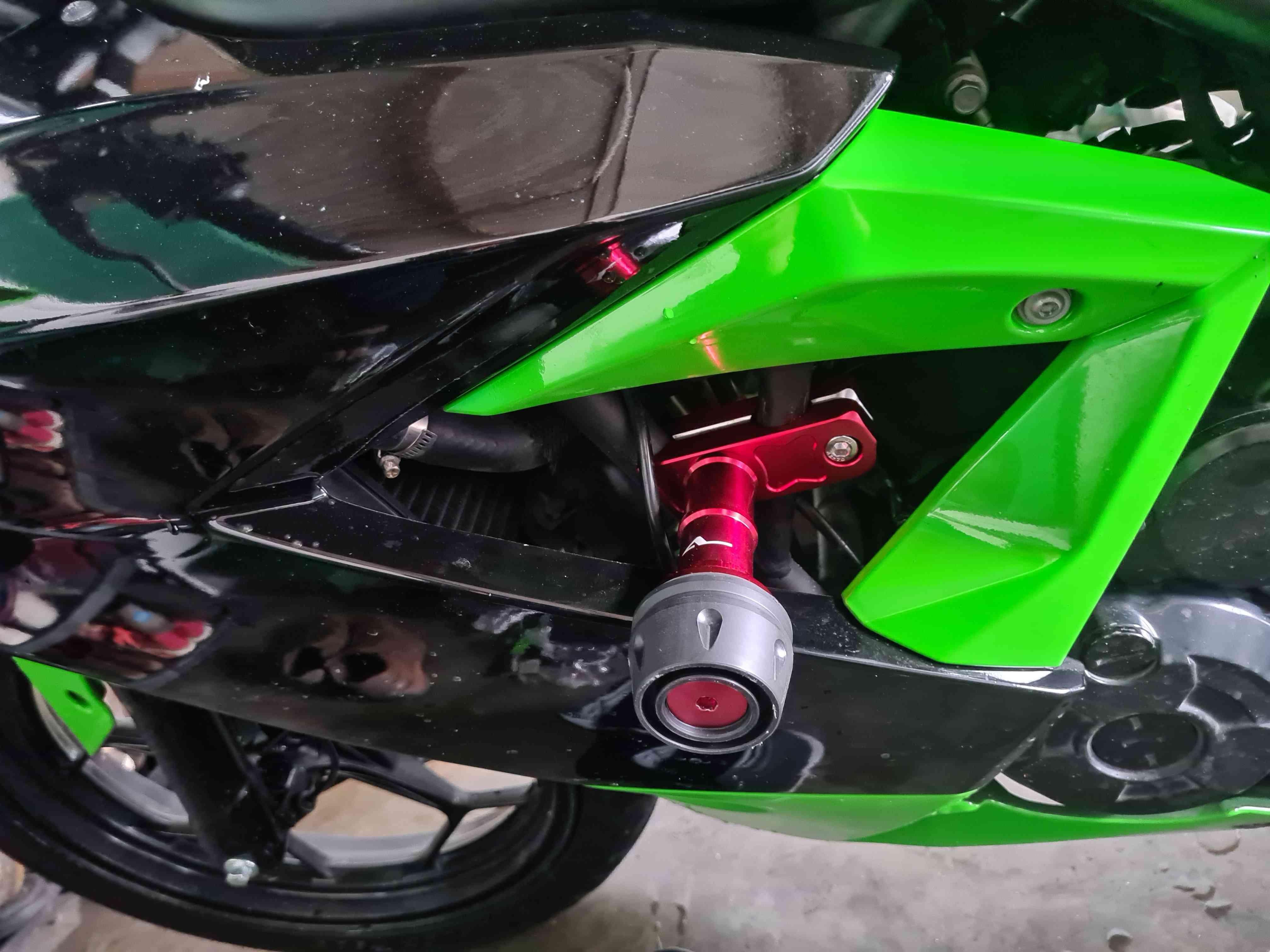 ENGINE FAIRING GUARD/FRAME BODY SLIDER NINJA 250/NINJA 250 SL (201316