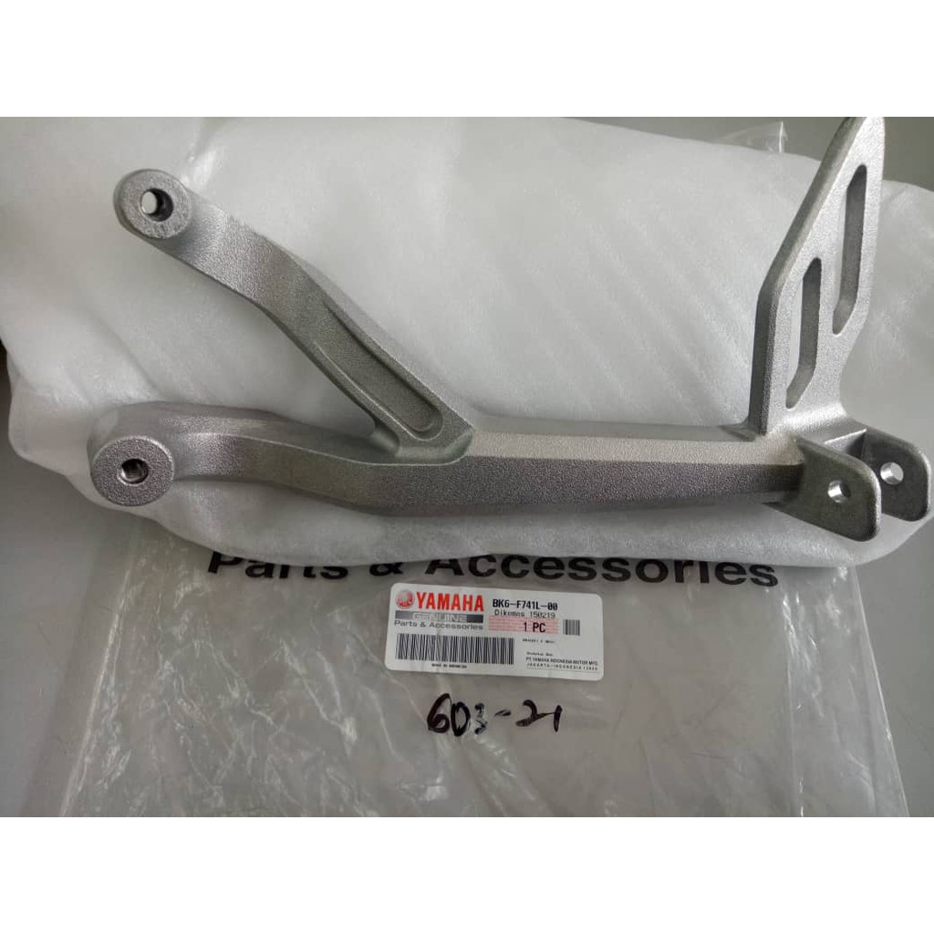 yamaha r15 footrest bracket