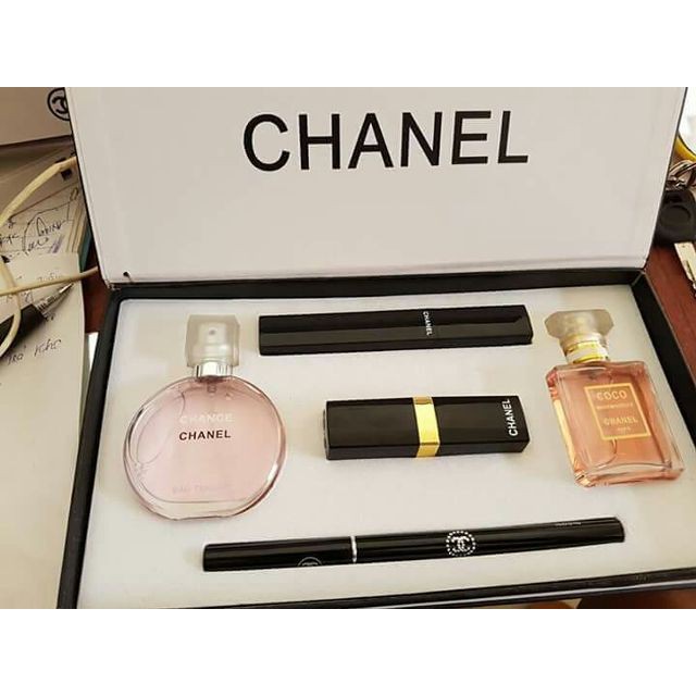 Chanel 5 in 1 Make-up & Perfume Gift Set (LIMITED EDITION)