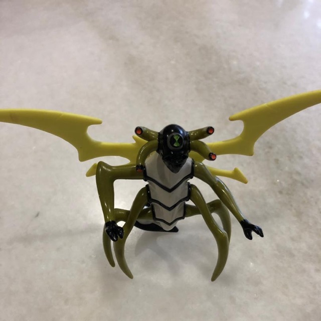 ben 10 stinkfly figure