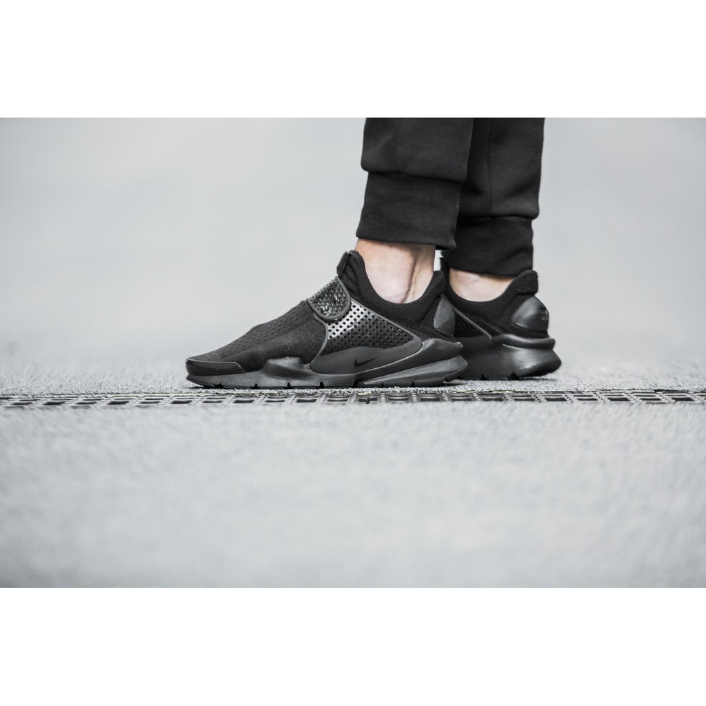 sock dart triple black