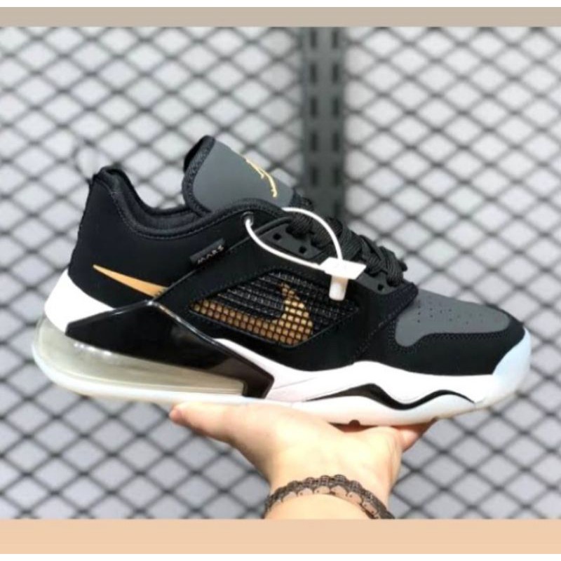 Nike AIR JORDAN MARS 720 LOW BLACK GOLD 