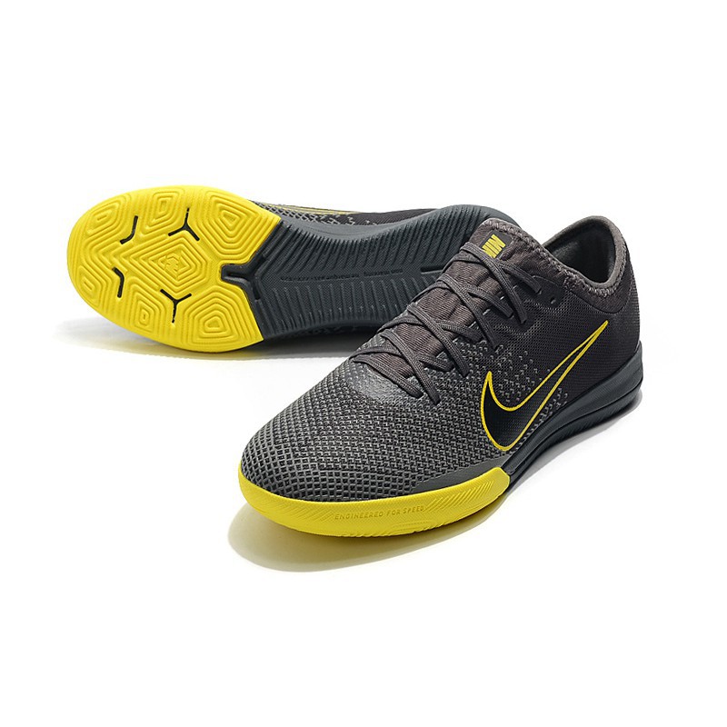 nike flat football shoes