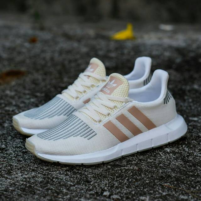 swift run adidas rose gold