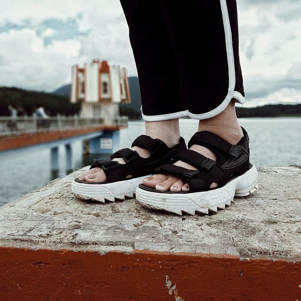 fila disruptor black sandals