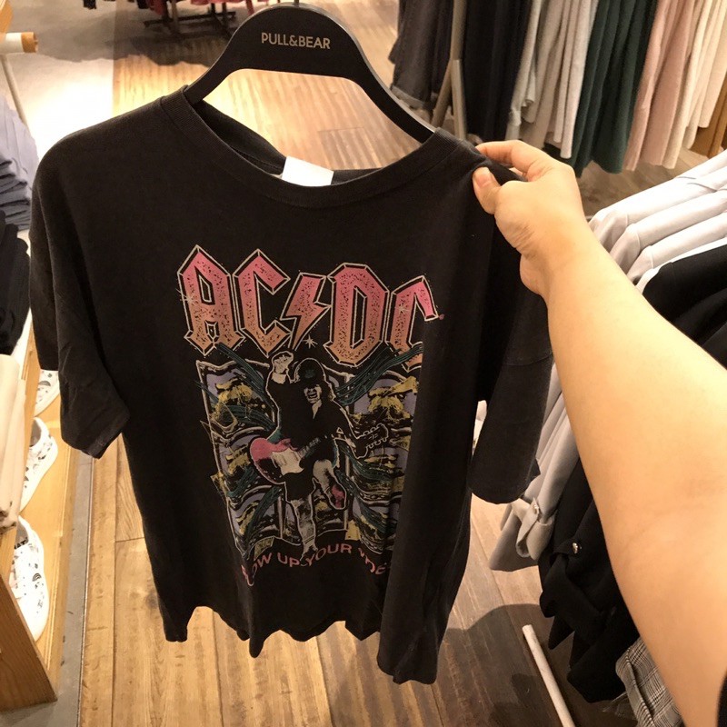 pull and bear acdc shirt