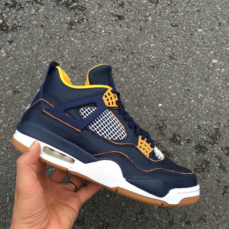 aj4 dunk from above