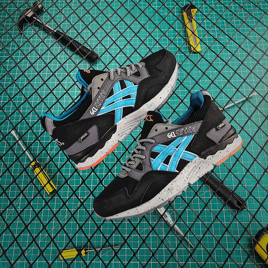 asics black blue