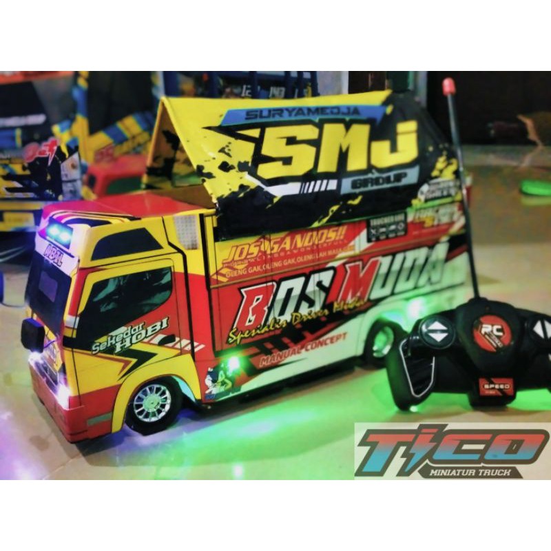MINIATURE REMOTE CONTROL TRUCK