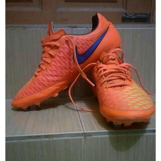 kasut bola nike magista