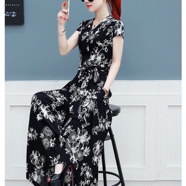 High-end V-neck floral Jumpsuit. Imported from Guangzhou