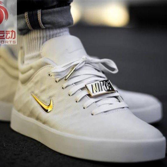 nike flat white shoes