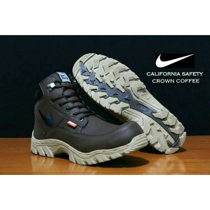 nike safety trainers