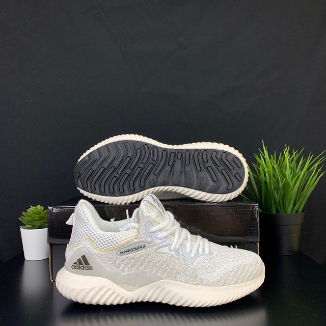 alphabounce all white