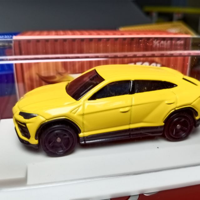 tomica lamborghini urus