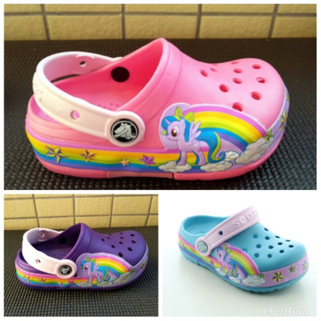 crocs pony