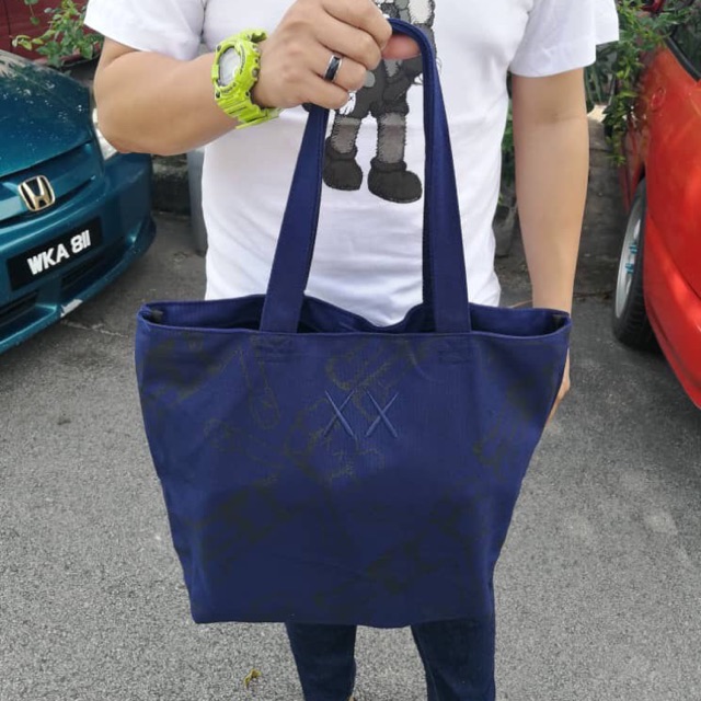 uniqlo kaws tote bag malaysia